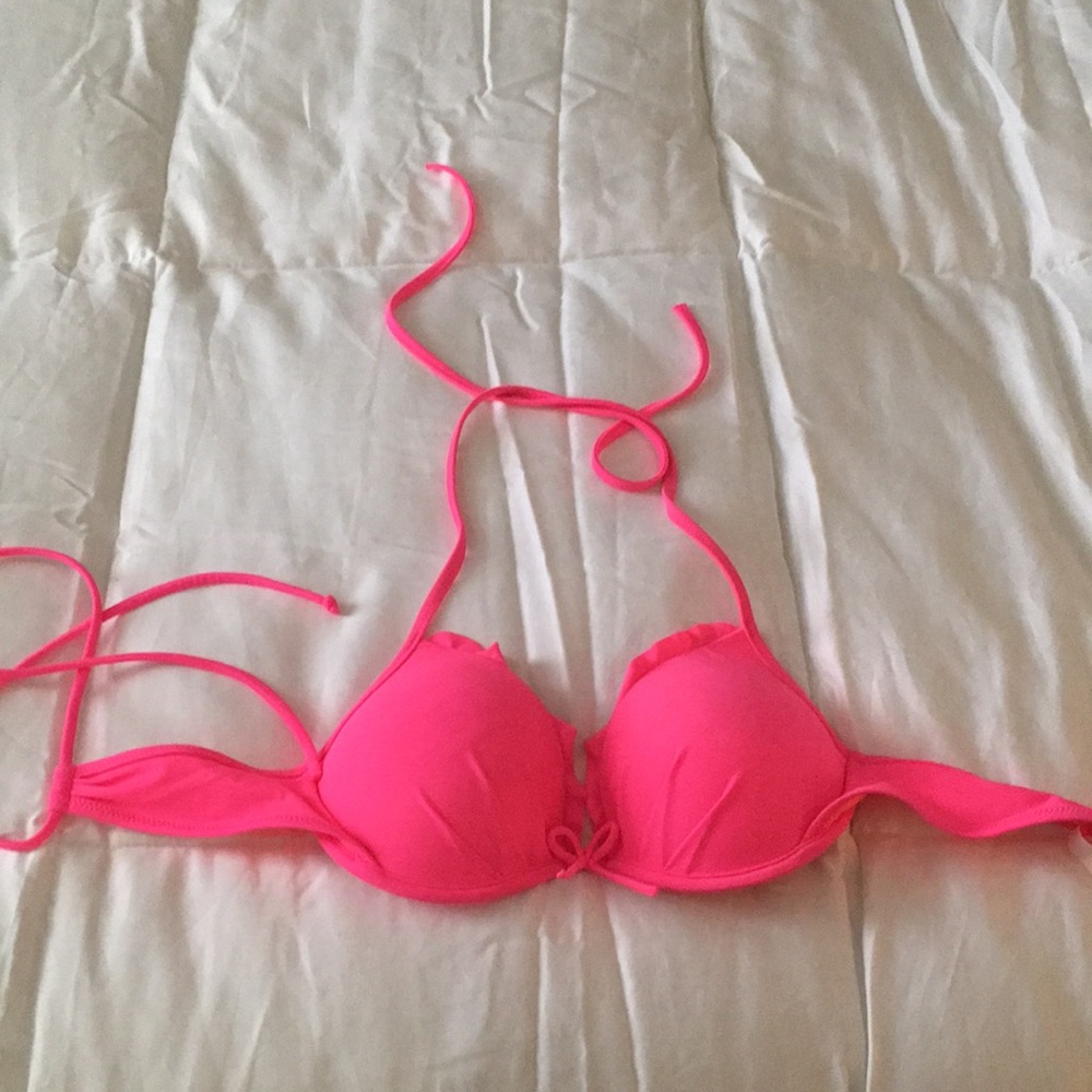 Victoria’s Secret 34B push-up bikini top